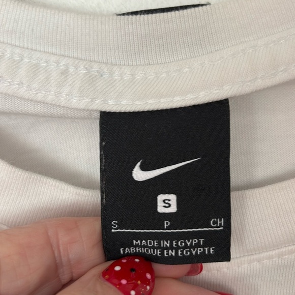 White Nike T in EUC - Picture 2 of 3